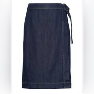 🌿LAST CHANCE🌿 Banana Republic Denim Wrap Skirt Size 6
